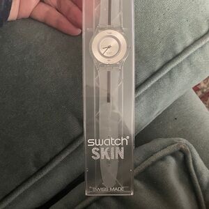 Swatch Skin White and Silver Watch